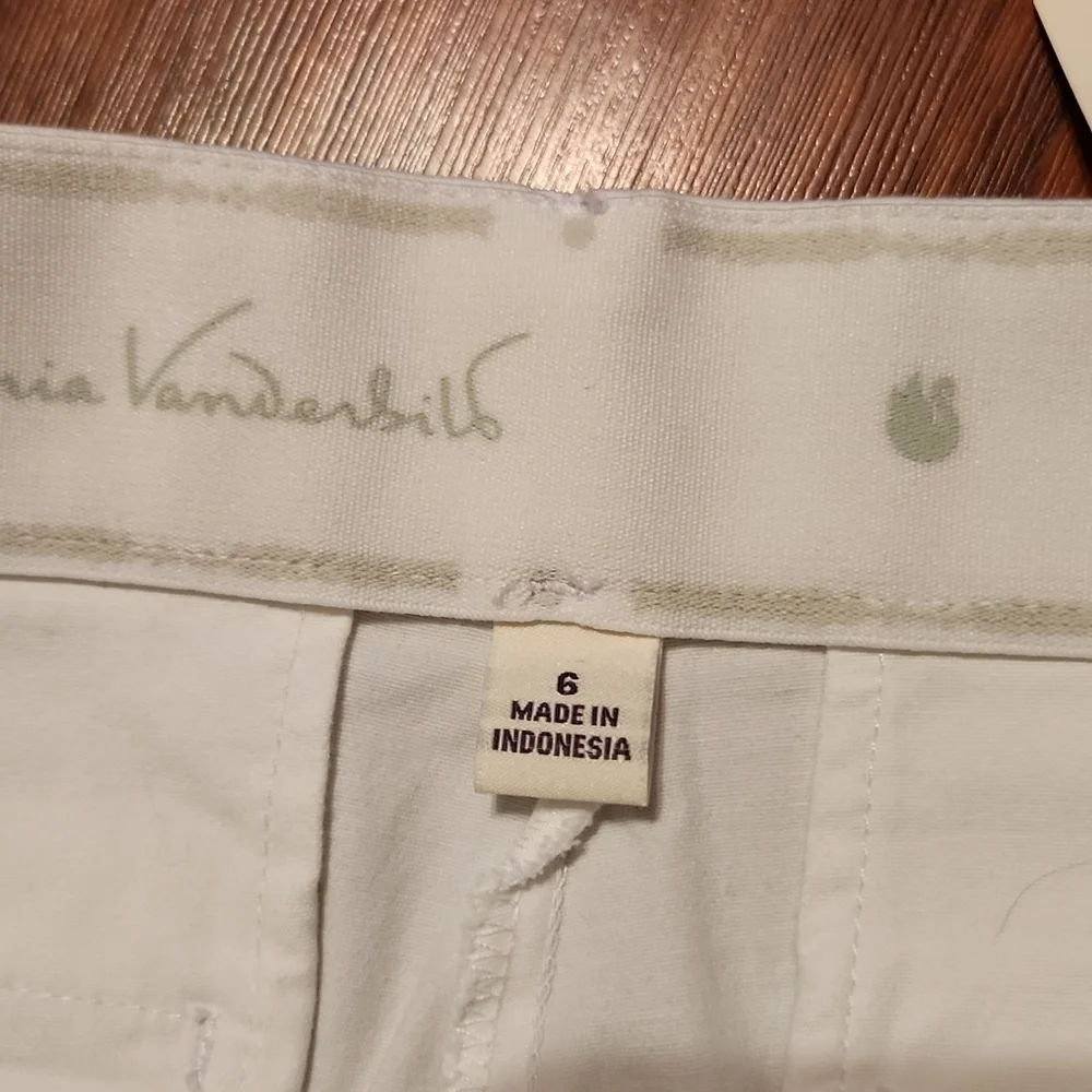 Gloria Vanderbilt Shorts Womens Size 6 New Bermuda New